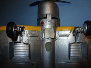 Teardrop shaped window in lower fuselage.jpg